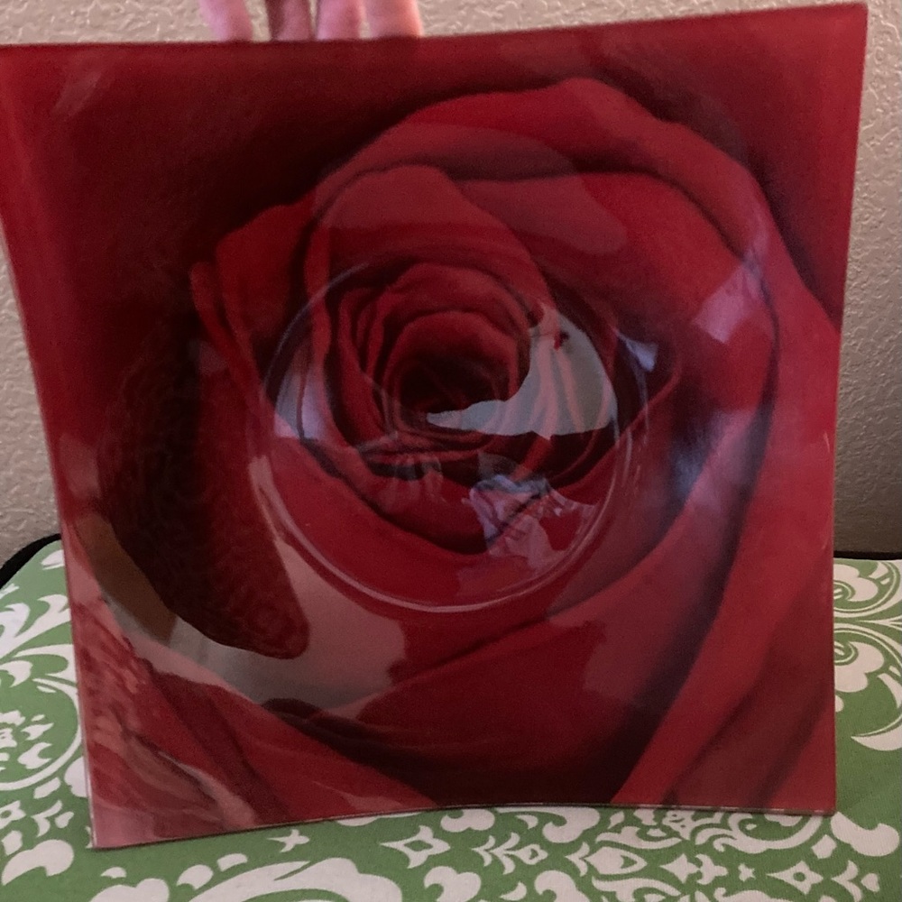 ♥️🤍💙NEW Glass Red Rose Decorative Plate